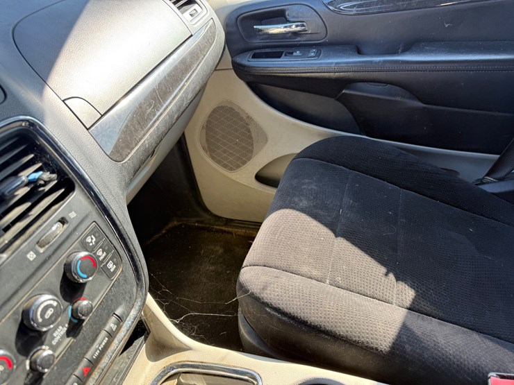 2014-dodge-grand-caravan-image-11