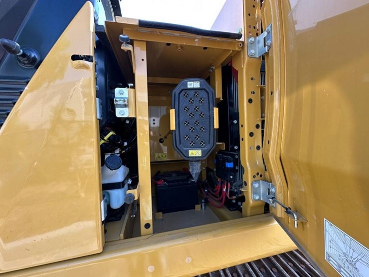 2021-caterpillar-320gc-image-15