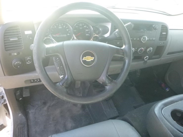 2011-chevrolet-2500-image-15