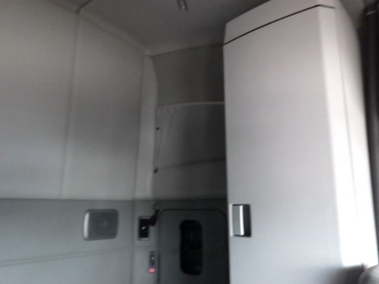 2022-kenworth-t680-image-8