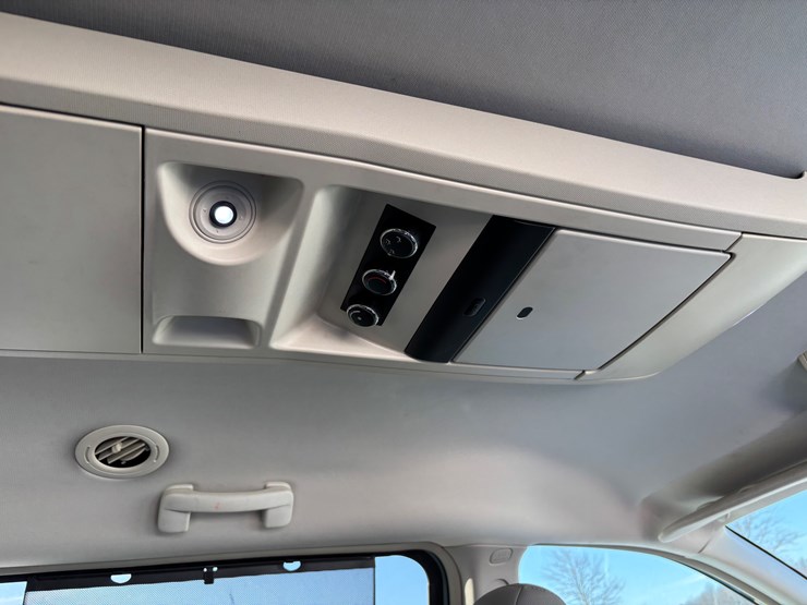 2008-chrysler-town-&-country-image-19