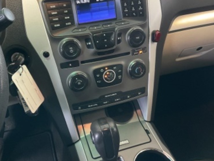 2013-ford-explorer-image-19