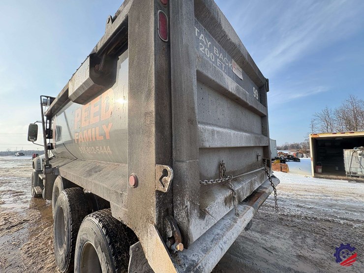 2017-mack-granite-gu713-image-17