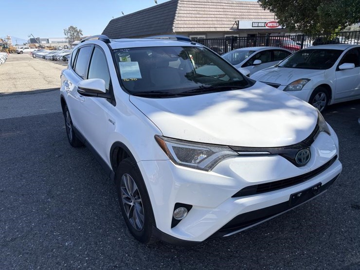 2018-toyota-rav4-image-4