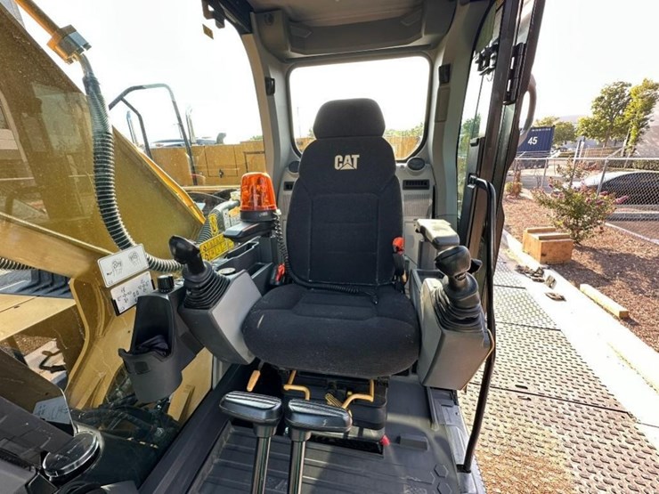 2021-caterpillar-320gc-image-17