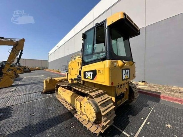 2015-caterpillar-d3k2-lgp-image-3