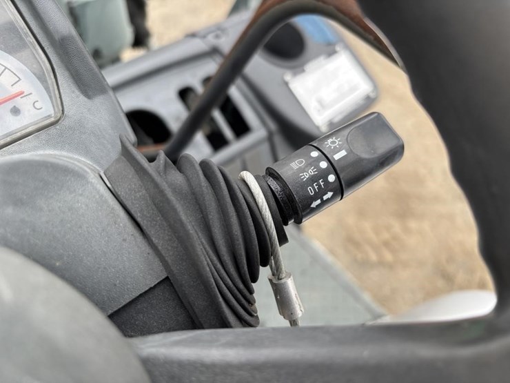 2005-nissan-mcpl02a25lv-image-21