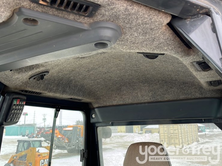 2016-deere-700k-lgp-image-18