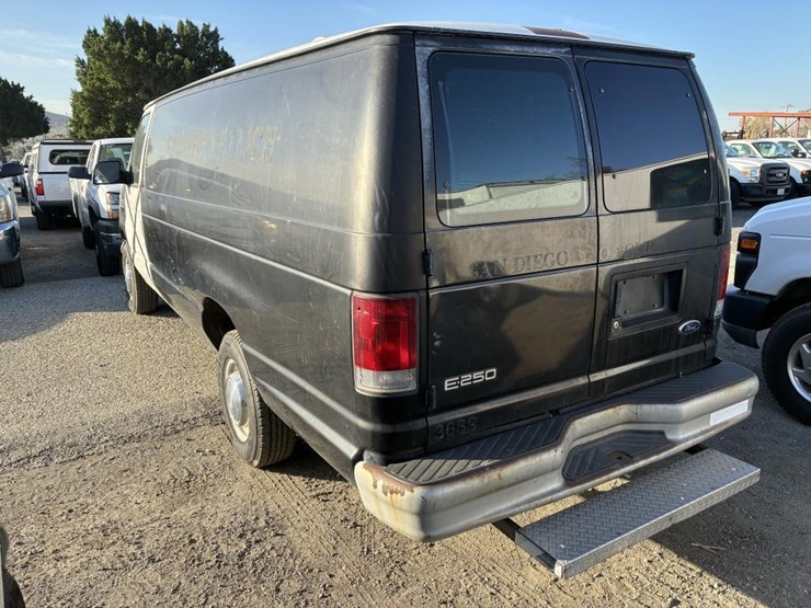 2002-ford-e250-image-4