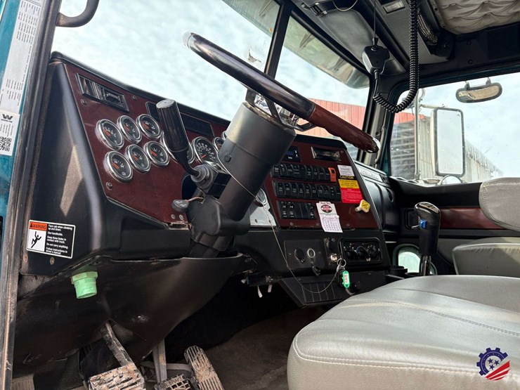 2021-western-star-4900ex-image-59