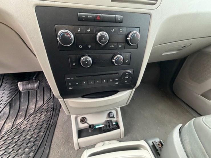 #31679-•-2012-vw-routan-image-48