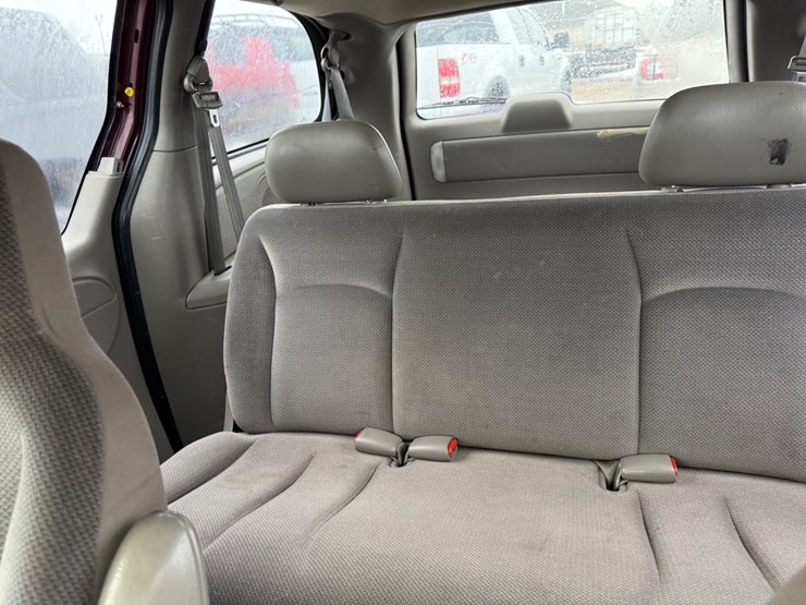 2002-dodge-grand-caravan-image-30