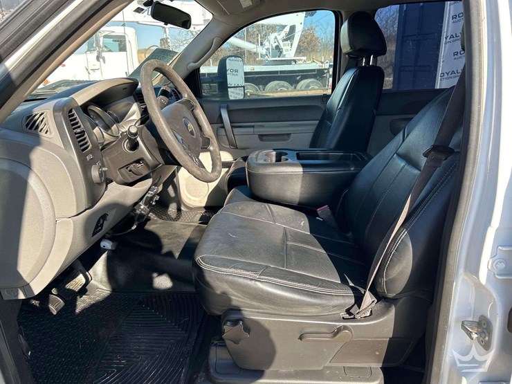 2014-chevrolet-silverado-3500-image-10