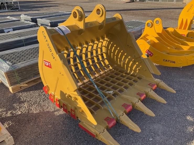 2025-caterpillar-320-image-1