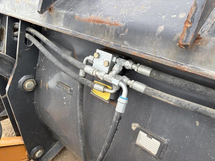 2018-case-580sn-image-12