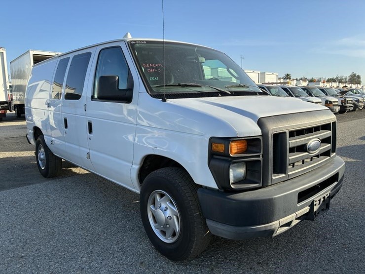 2010-ford-e350-image-2