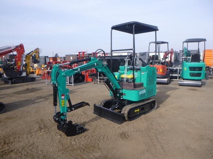 2025-agt-h15r-hydraulic-excavator-image-1