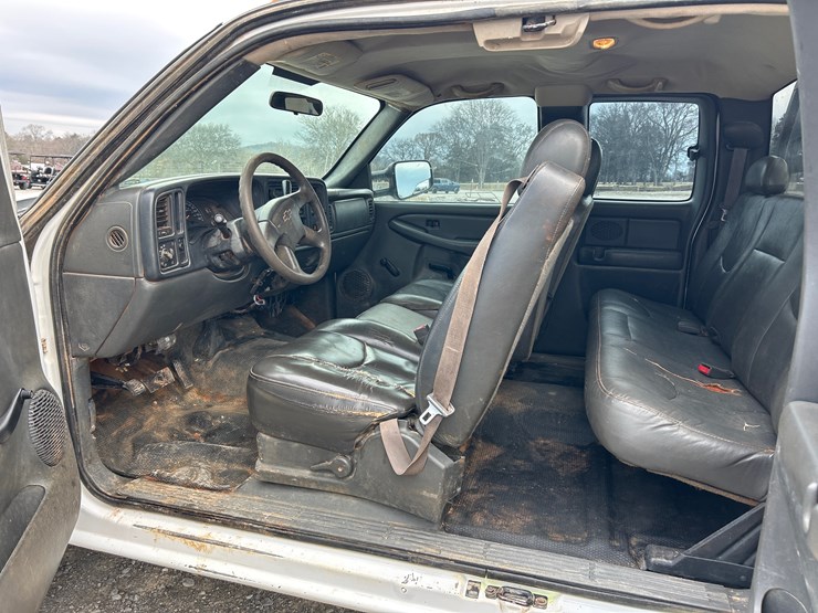 2004-chevrolet-3500-image-8