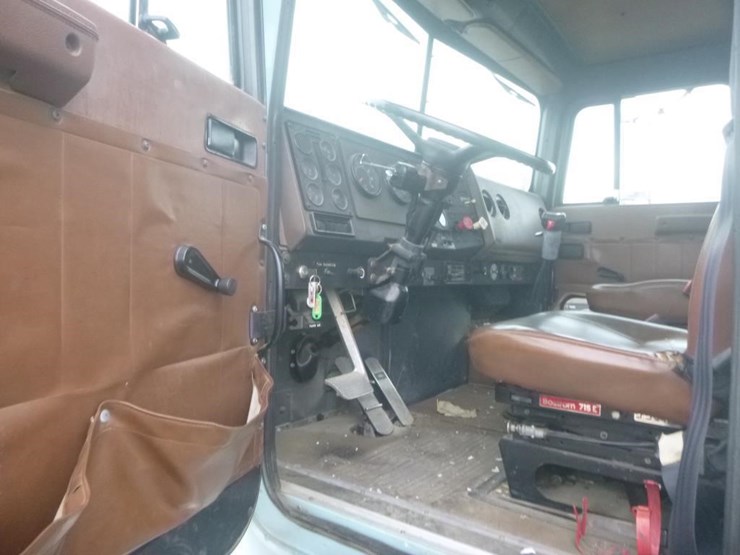 1990-international-9300-image-10