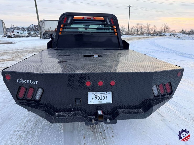 2015-chevrolet-silverado-3500hd-image-3