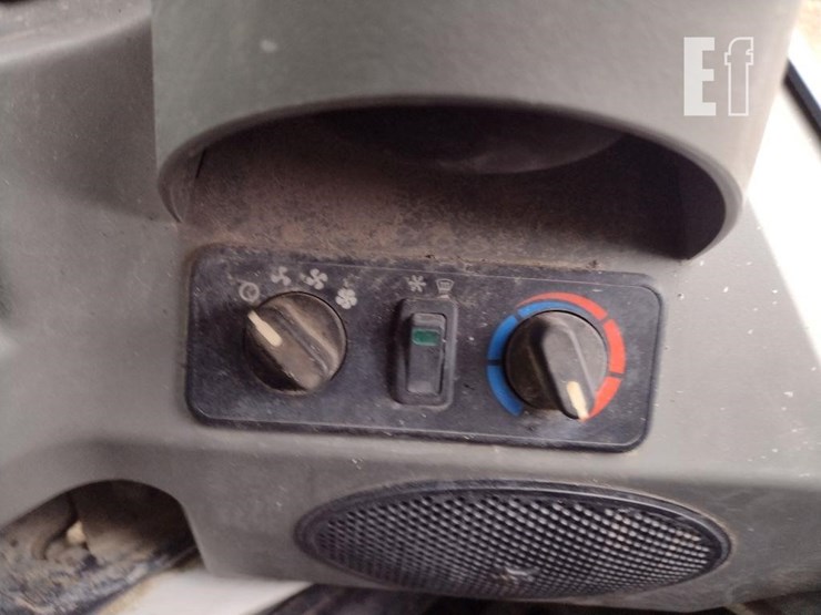 2017-bobcat-t740-image-12