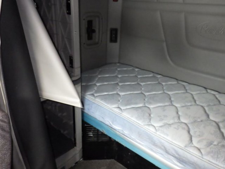 2020-peterbilt-579-image-18