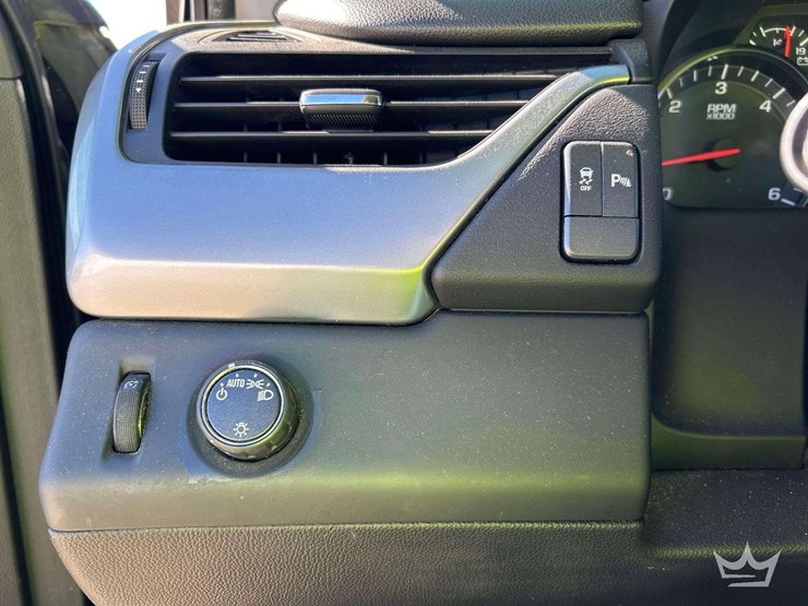 2016-chevrolet-tahoe-image-15