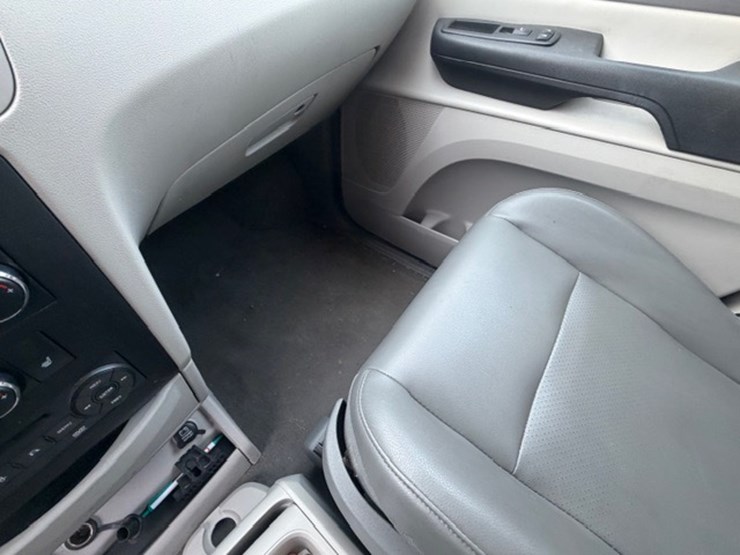 #31679-•-2012-vw-routan-image-43