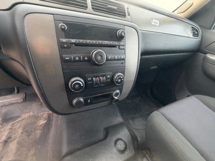 2012-chevrolet-tahoe-image-42