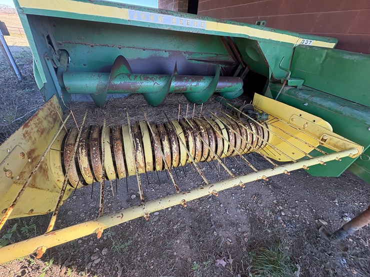 john-deere-336-image-25