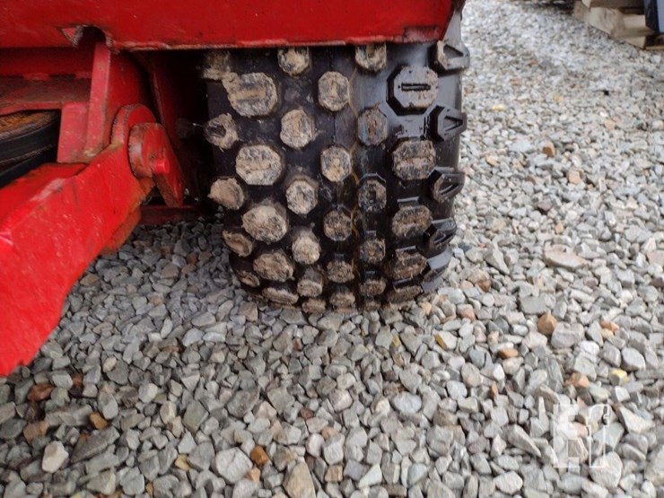 ventrac-3400l-lawn-mower-w/broom-image-21