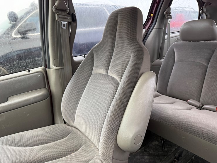 2002-dodge-grand-caravan-image-31