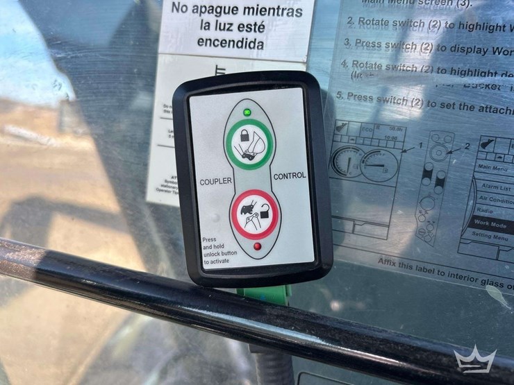 2013-deere-210g-image-29