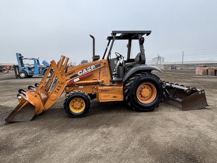 2011-case-570m-xt-image-5