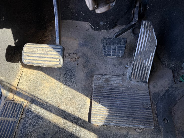 1996-mack-ch613-image-44