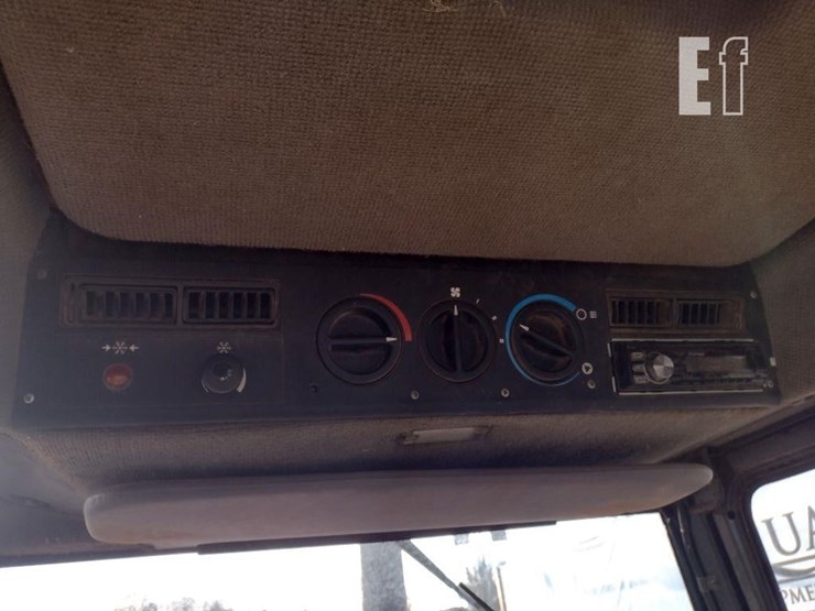 1996-case-ih-3230-image-10