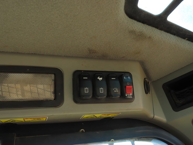 2021-caterpillar-299d3-image-14