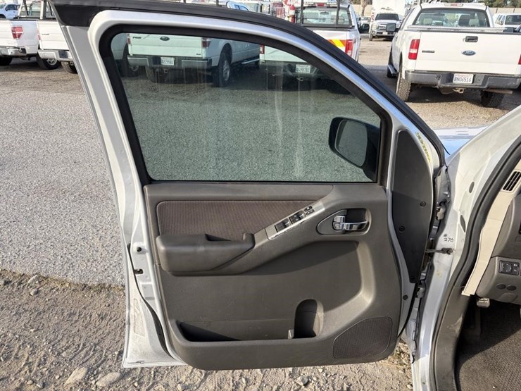 2012-nissan-pathfinder-image-10