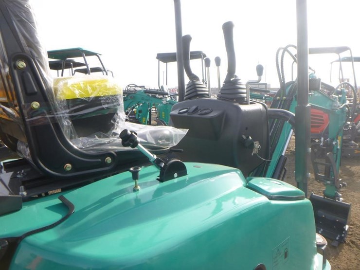 2025-agt-qk16r-hydraulic-excavator-image-23