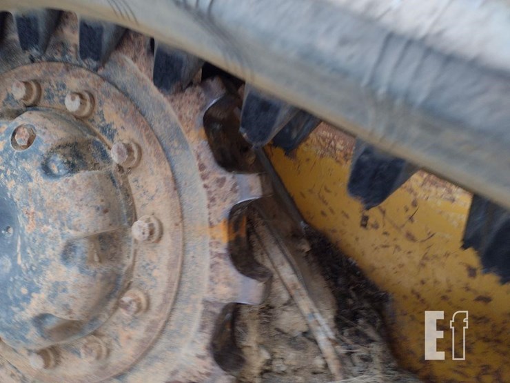 2019-deere-317g-image-29