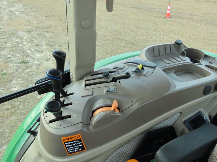 2020-john-deere-6105e-image-14