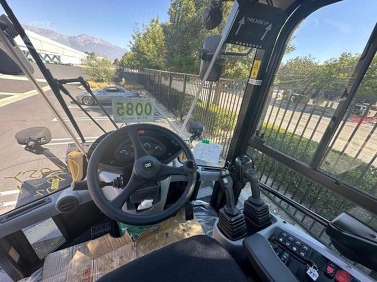 2023-caterpillar-910-image-16