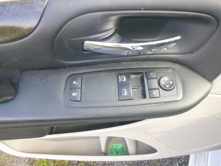 2014-dodge-grand-caravan-image-22