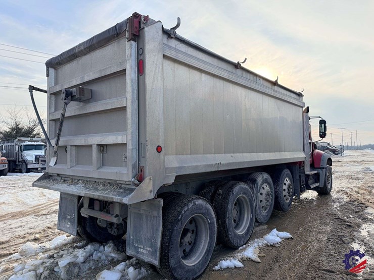 2018-mack-granite-gu713-image-3