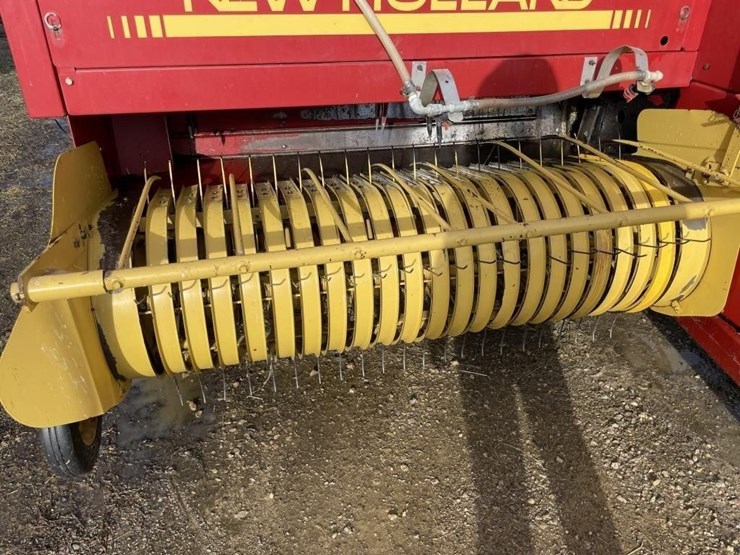 new-holland-565-image-6