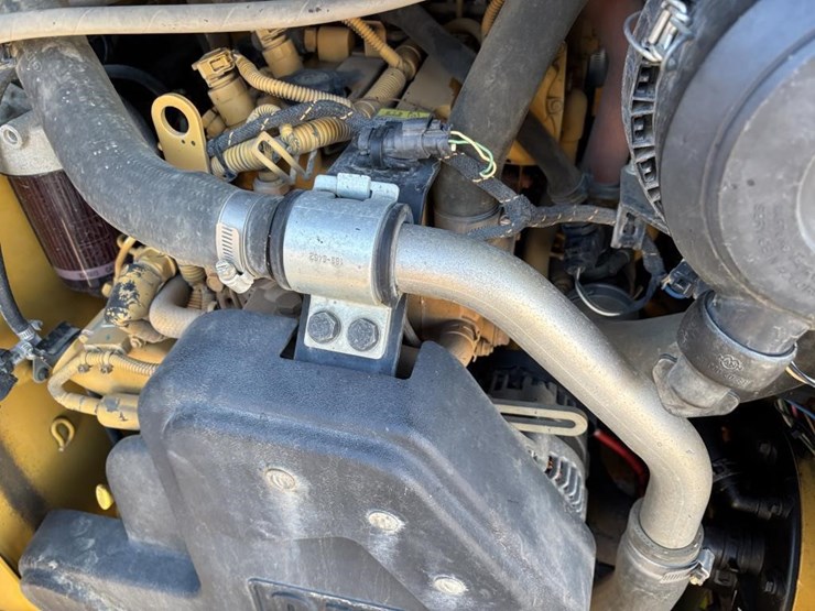 2018-caterpillar-226d-image-39