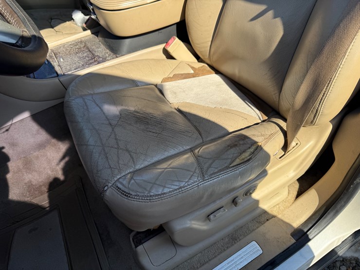 2011-cadillac-escalade-image-27