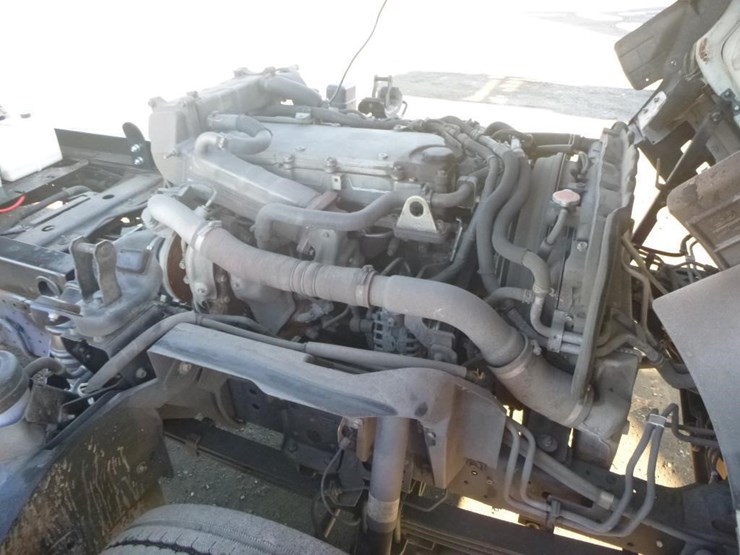 2018-isuzu-nqr-image-19