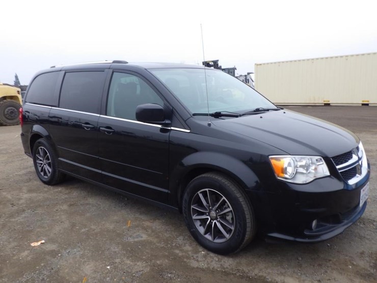 2017-dodge-grand-caravan-image-2