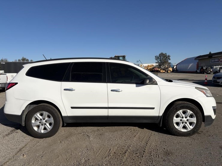 2017-chevrolet-traverse-image-8